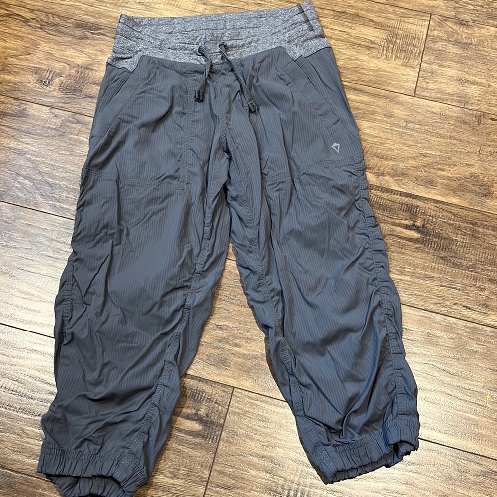 Ivivva studio dance capris in grey